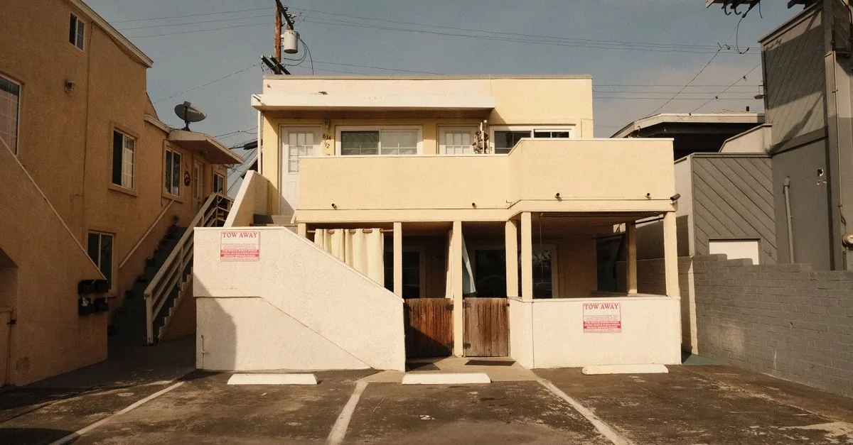 Letrero de se renta en una casa