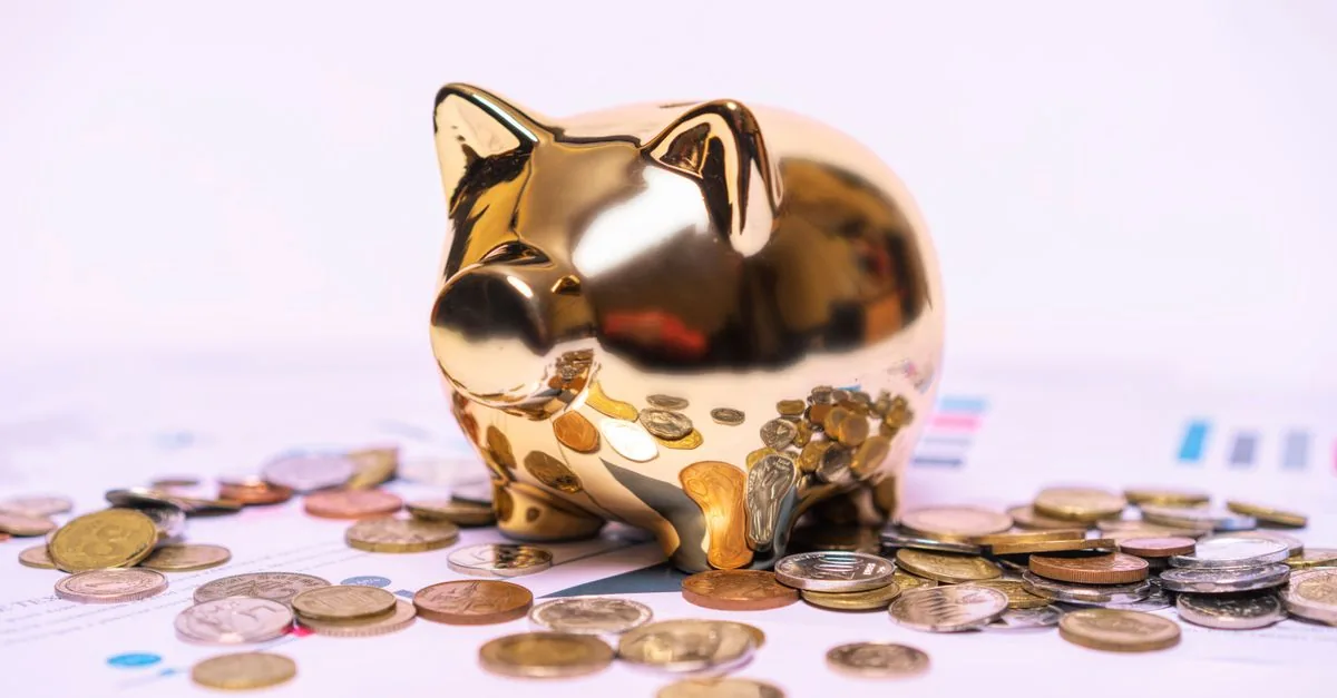 Alcancía con monedas para el ahorro del retiro