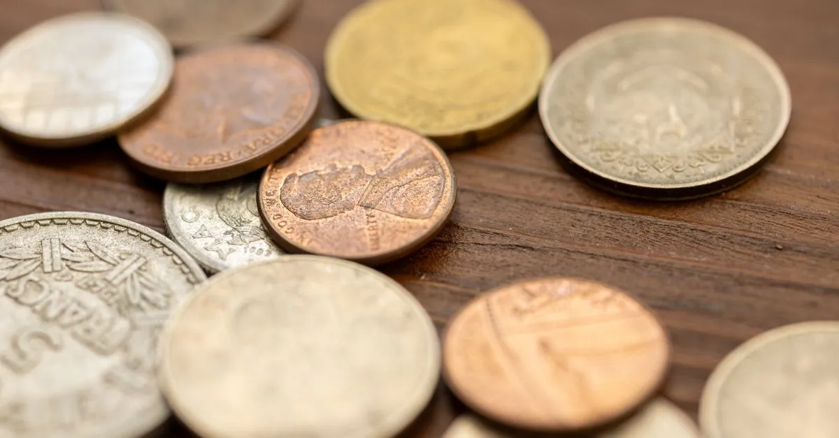 Torres de monedas creciendo como escalones