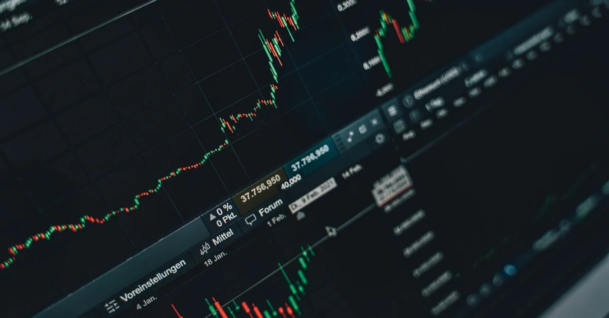 Gráficas del mercado de valores en una pantalla